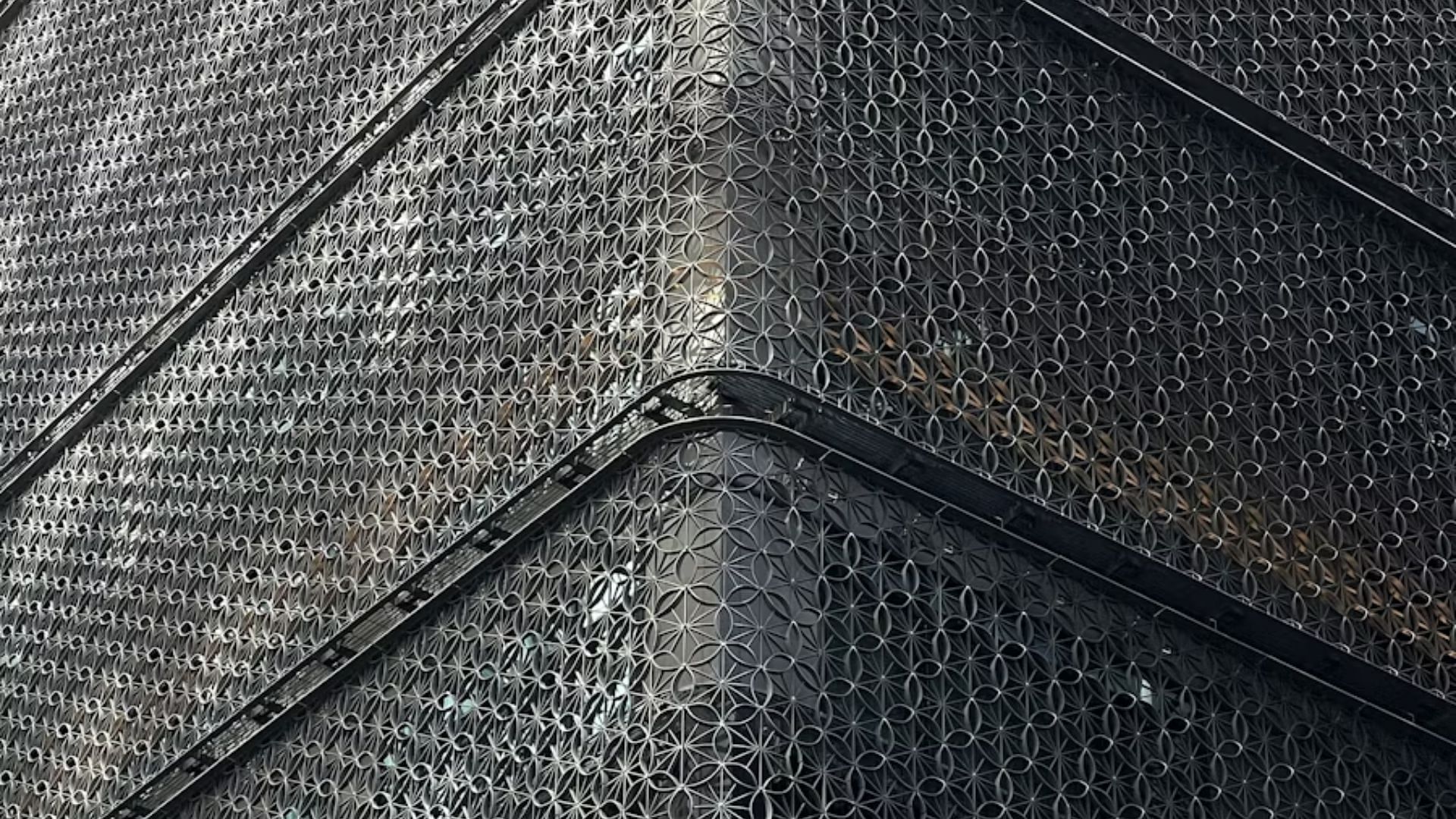 The submarine's hull was made with carbon fibre (Image via Unsplah/@Krishna Rao)